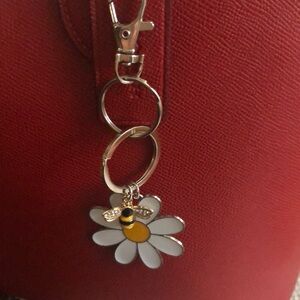 Daisy bee purse charm key ring